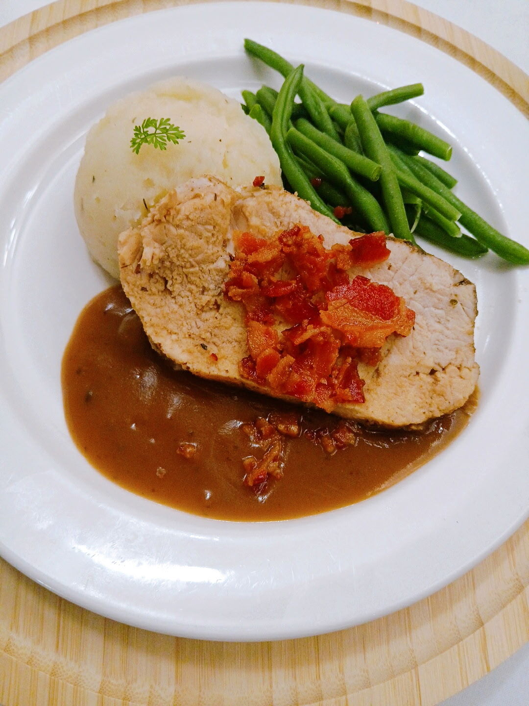 Pork Chops with gravy and bacon 🥓 bits