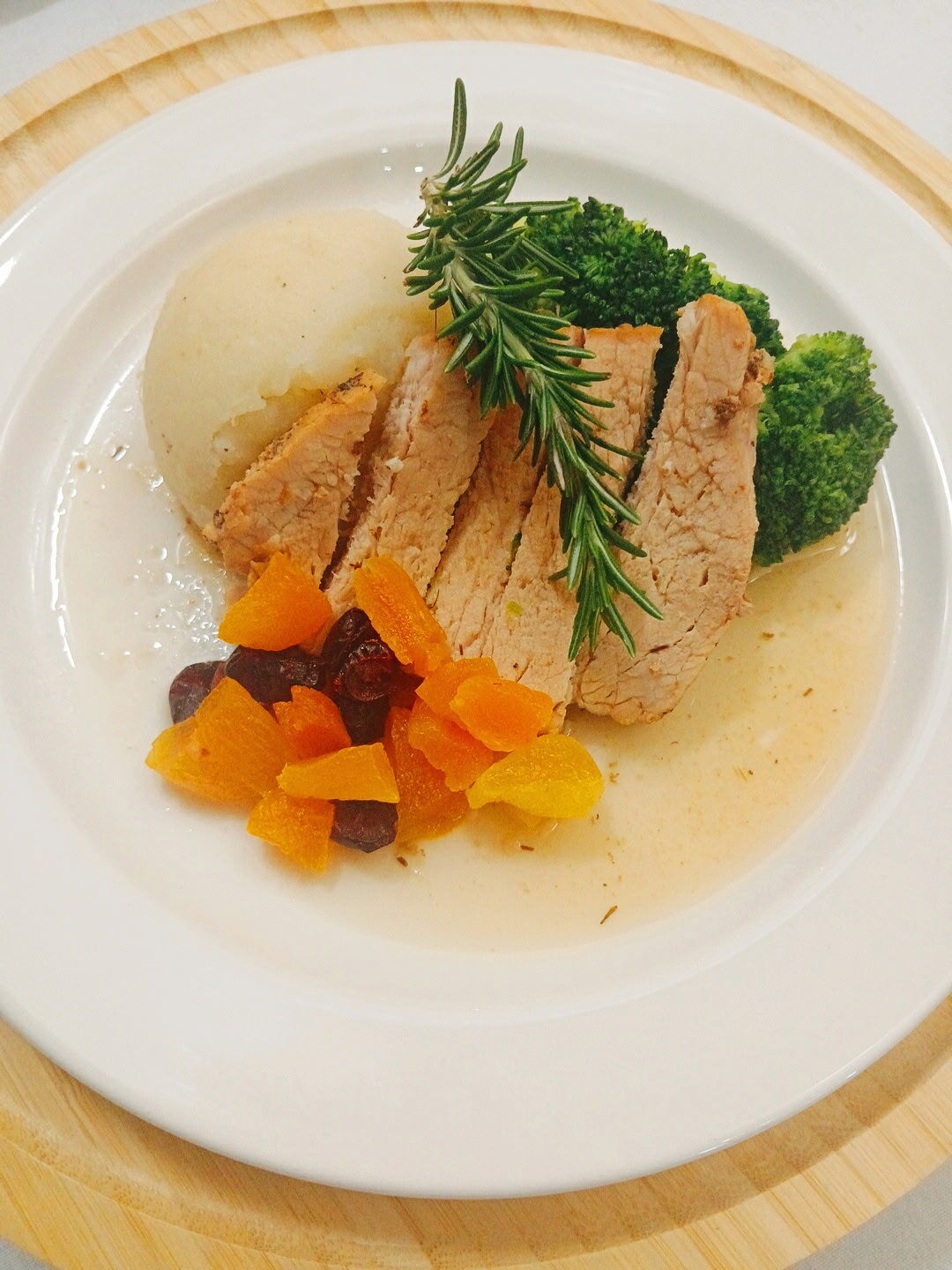 roast pork dried fruit
